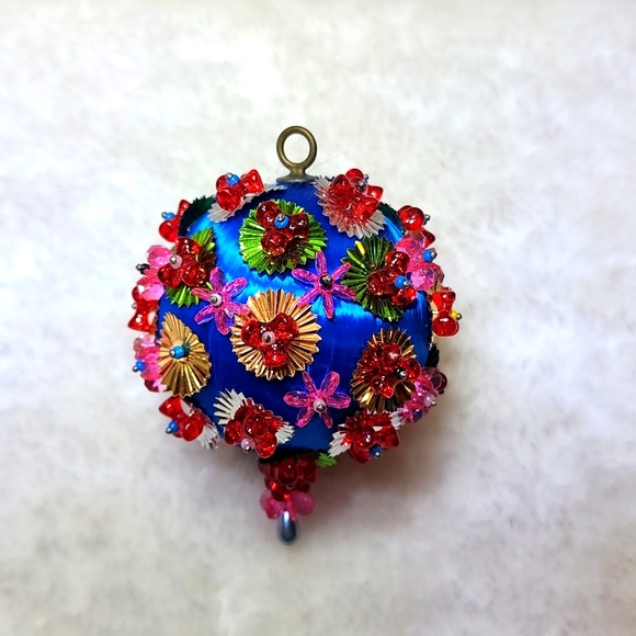 Vintage 60's Push Pin Christmas Ornament - Picture 2 of 9